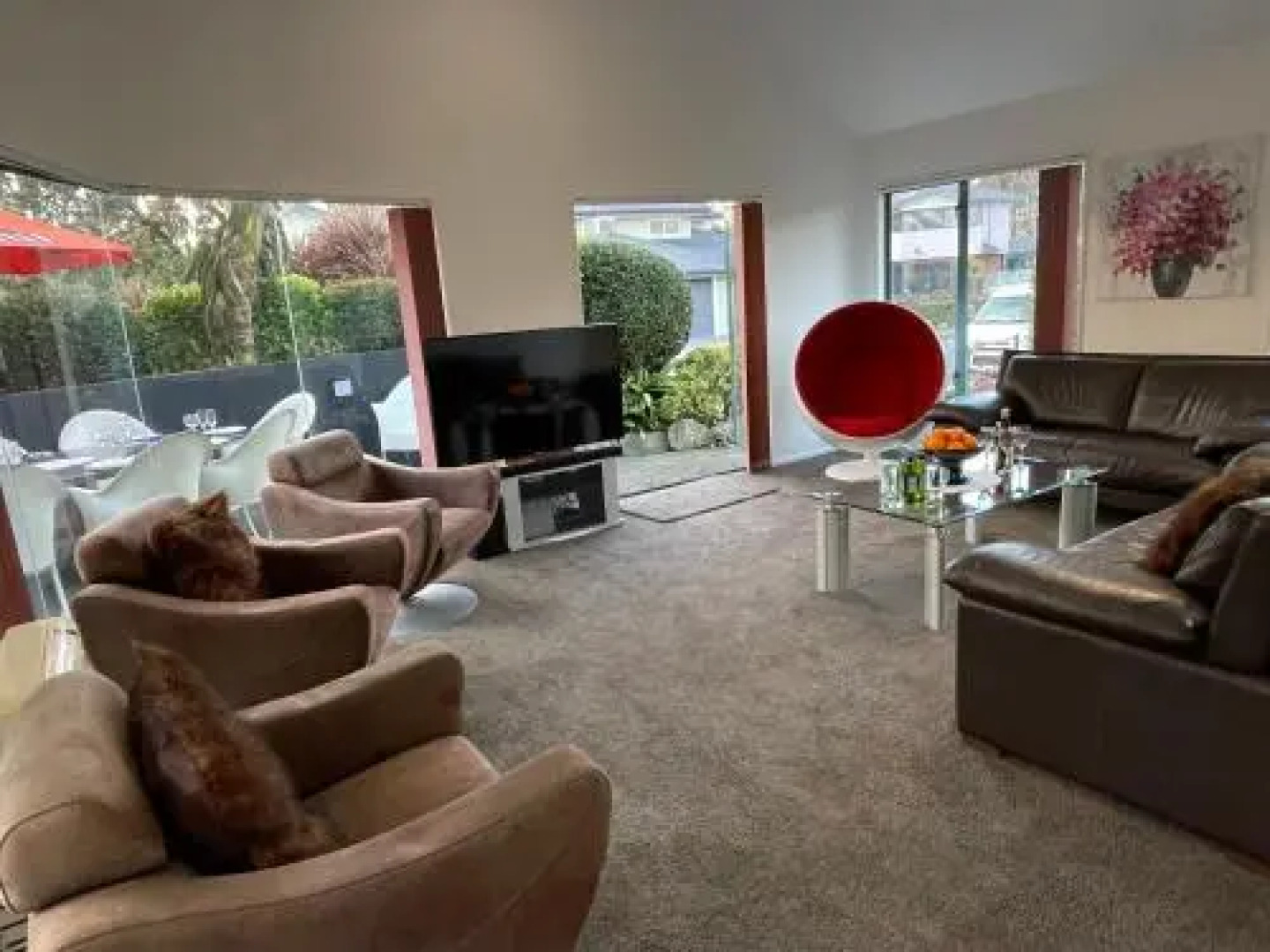 Luxury Home Next to Ocean and Walkway