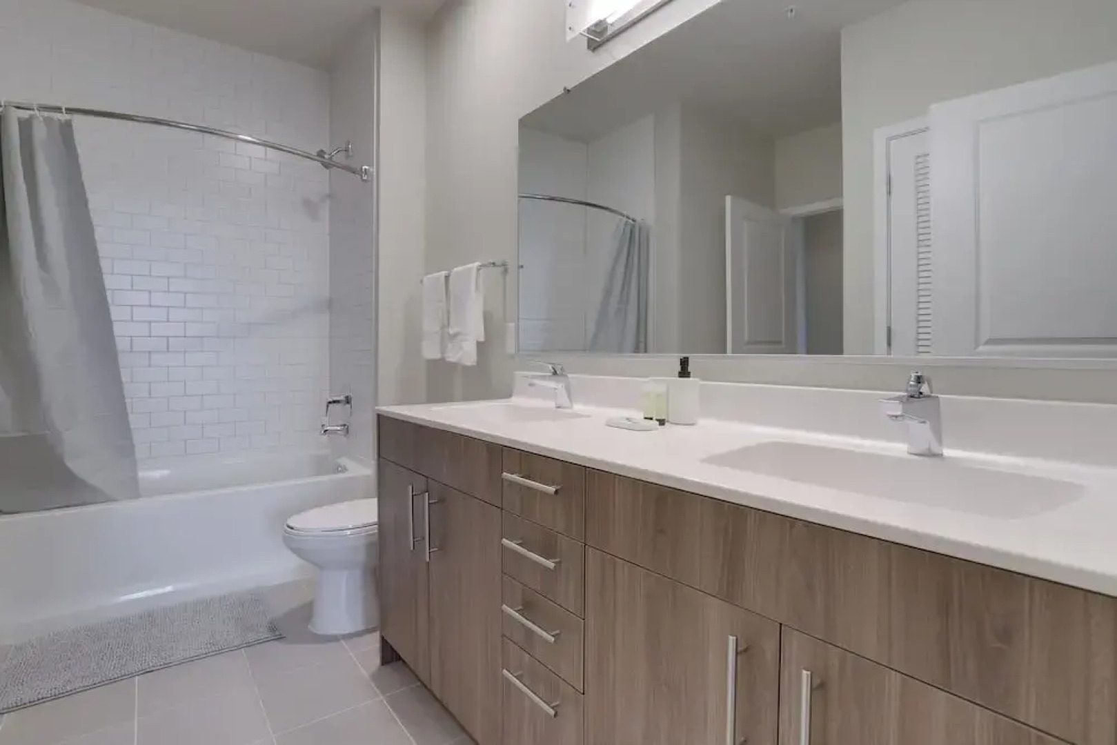 Stylish One-Bedroom Apt in Alexandria