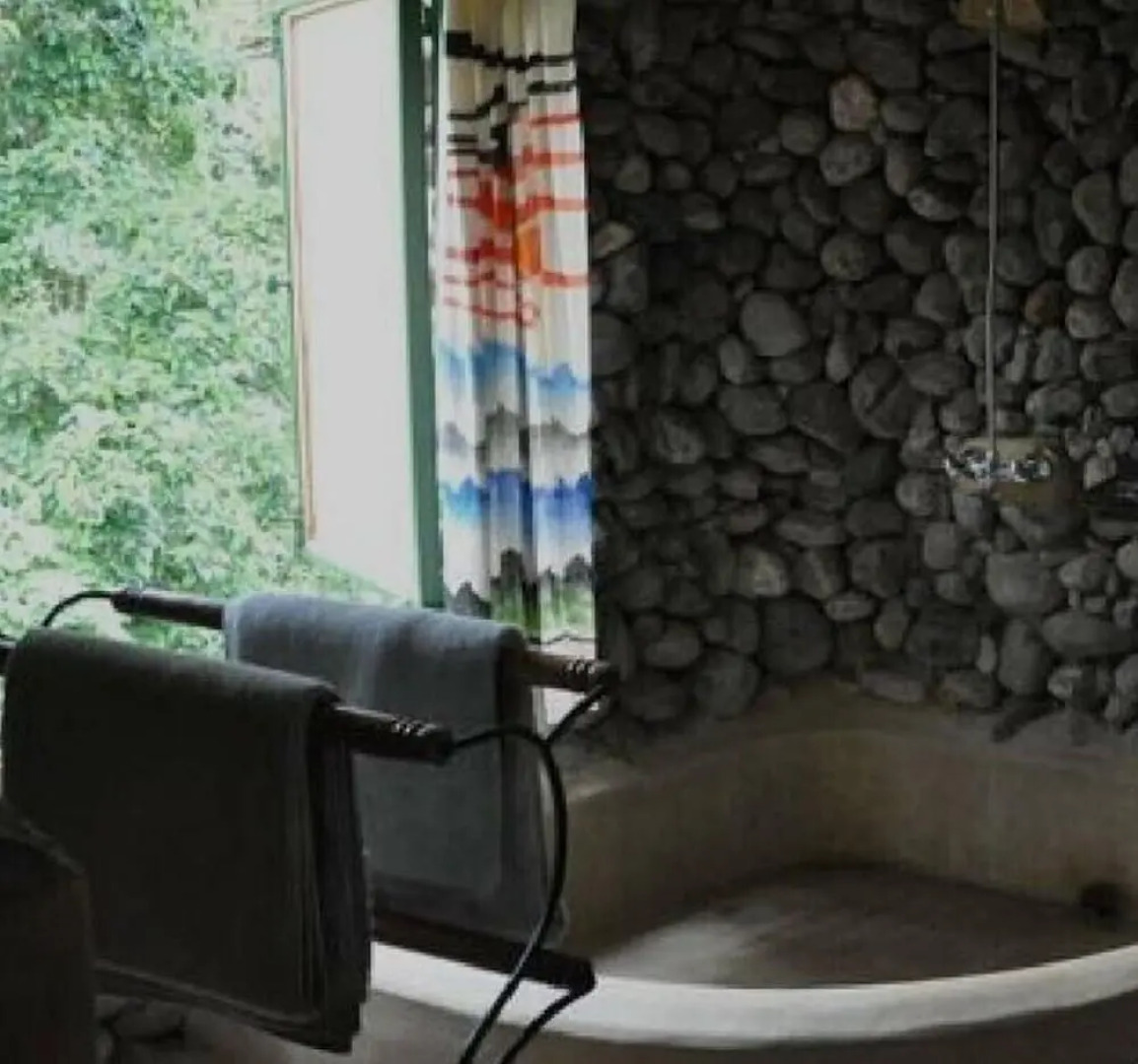 Equator Snow Geo Lodge