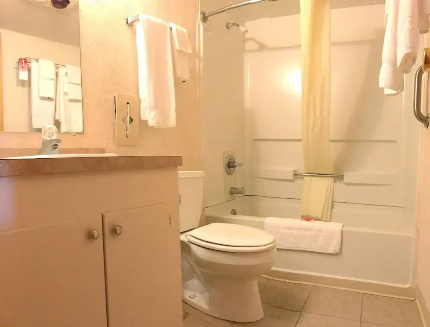 Econo Lodge Watertown