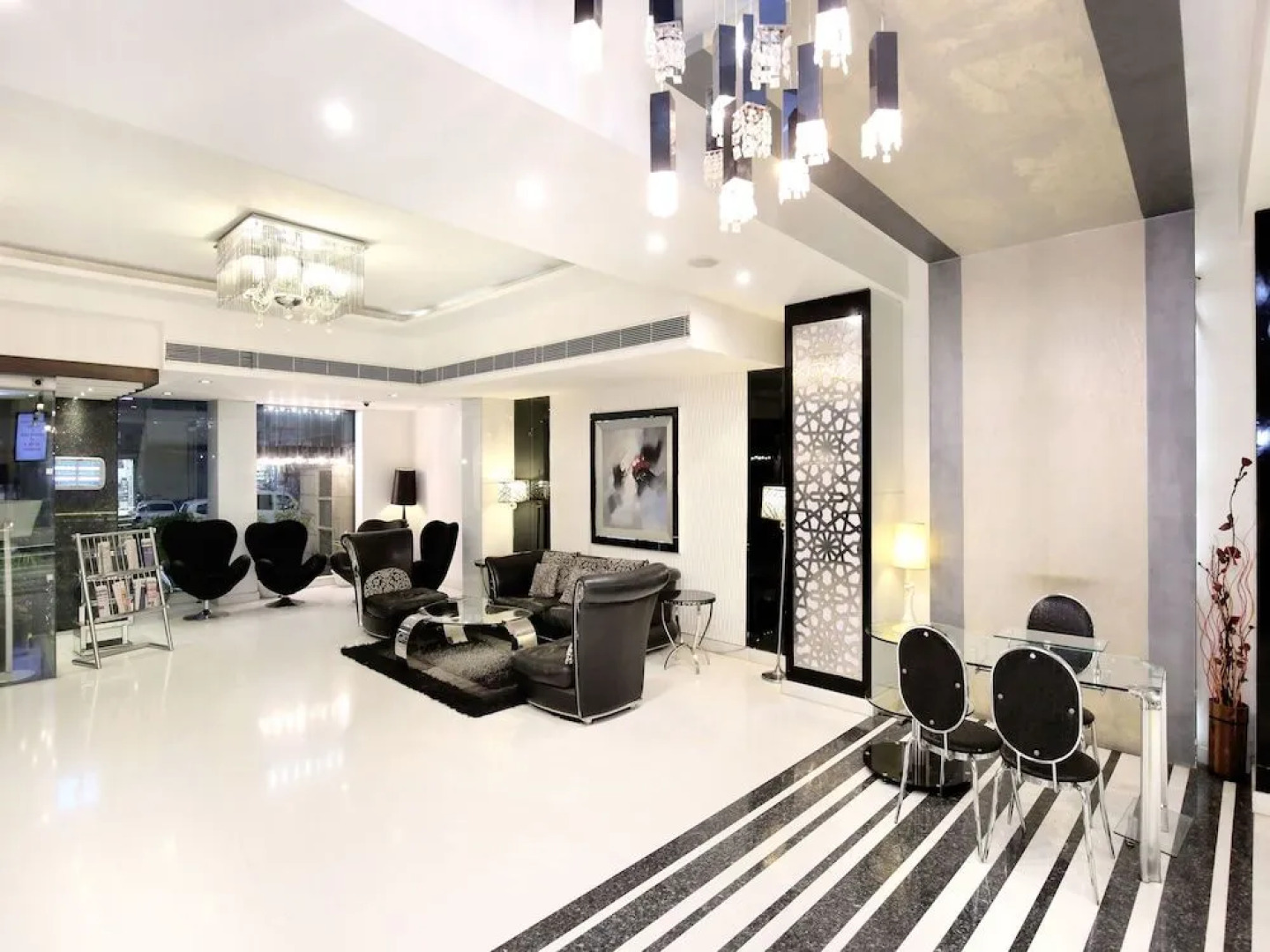 OYO 15134 Hotel Downtown