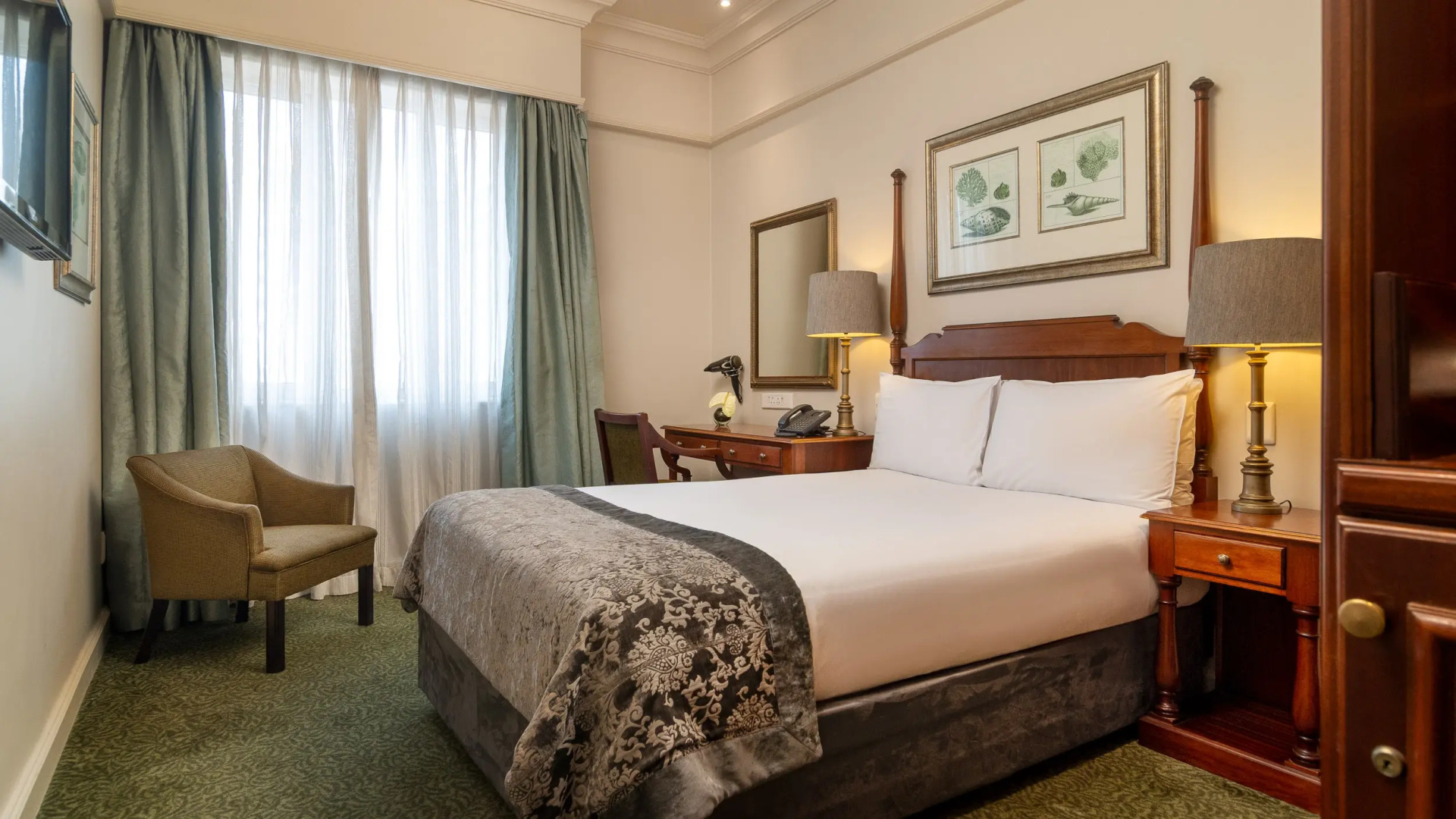 The Edward Hotel