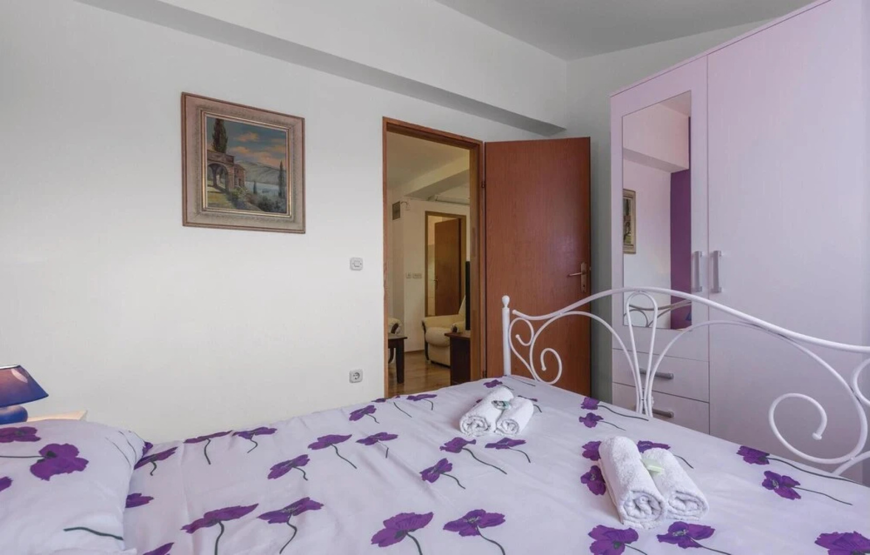 Amazing Home in Peruski With Wifi and 5 Bedrooms