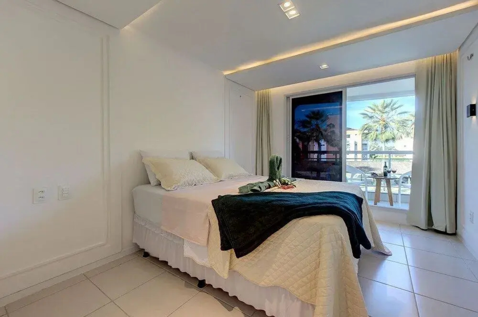 MAGNíFICO APART NO CATU LAKE RESIDENCE