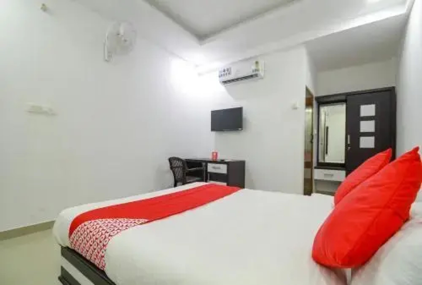 Oyo 28289 Tk Residency