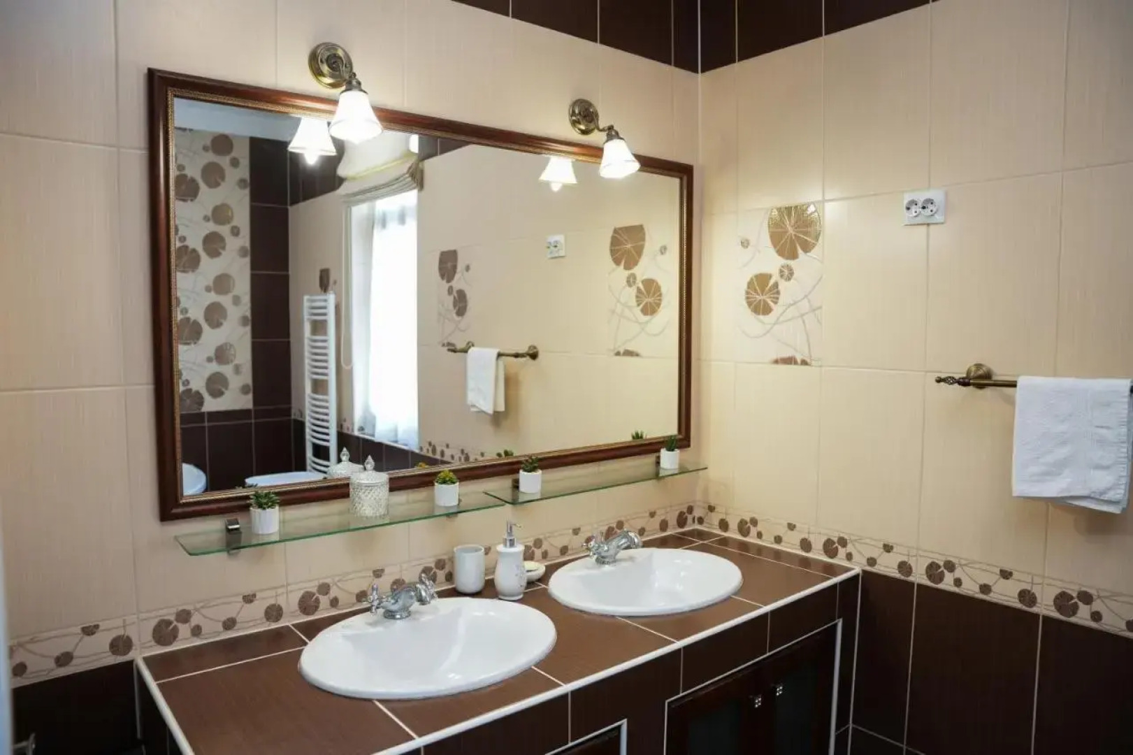 Varkert Deluxe Apartmanhaz