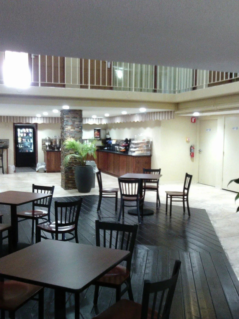 5th Avenue Inn & Suites
