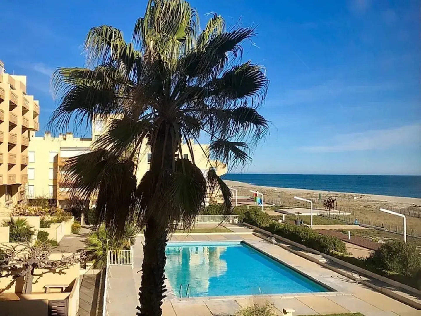 Magnifique T2 piscine mer wifi clim parking