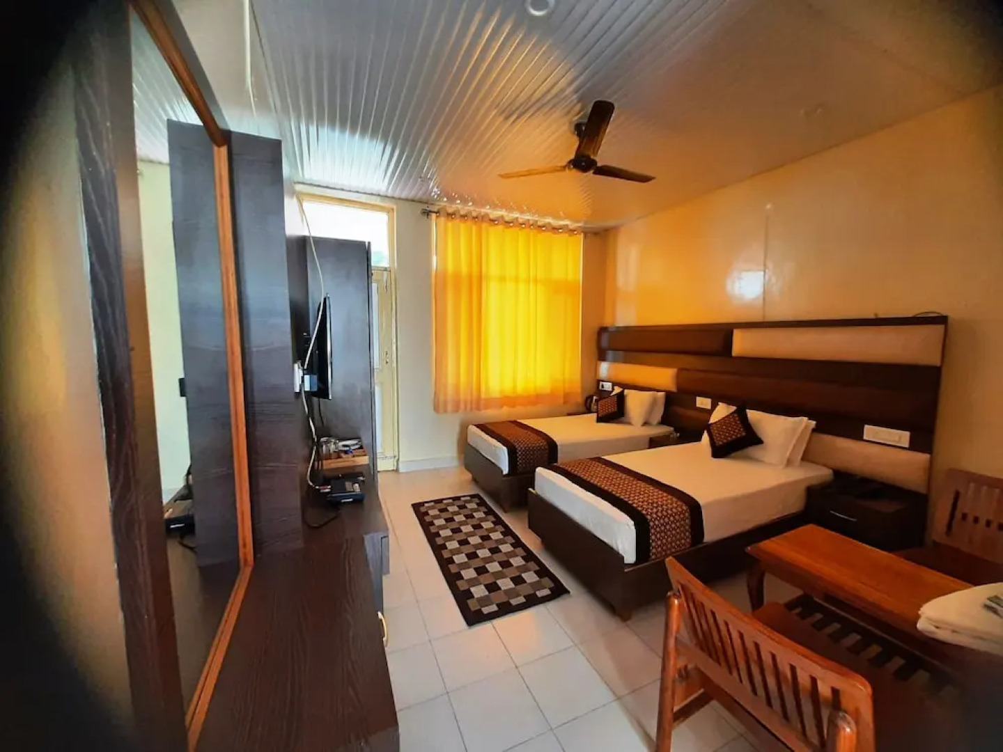 Pops Hotel and Restaurant