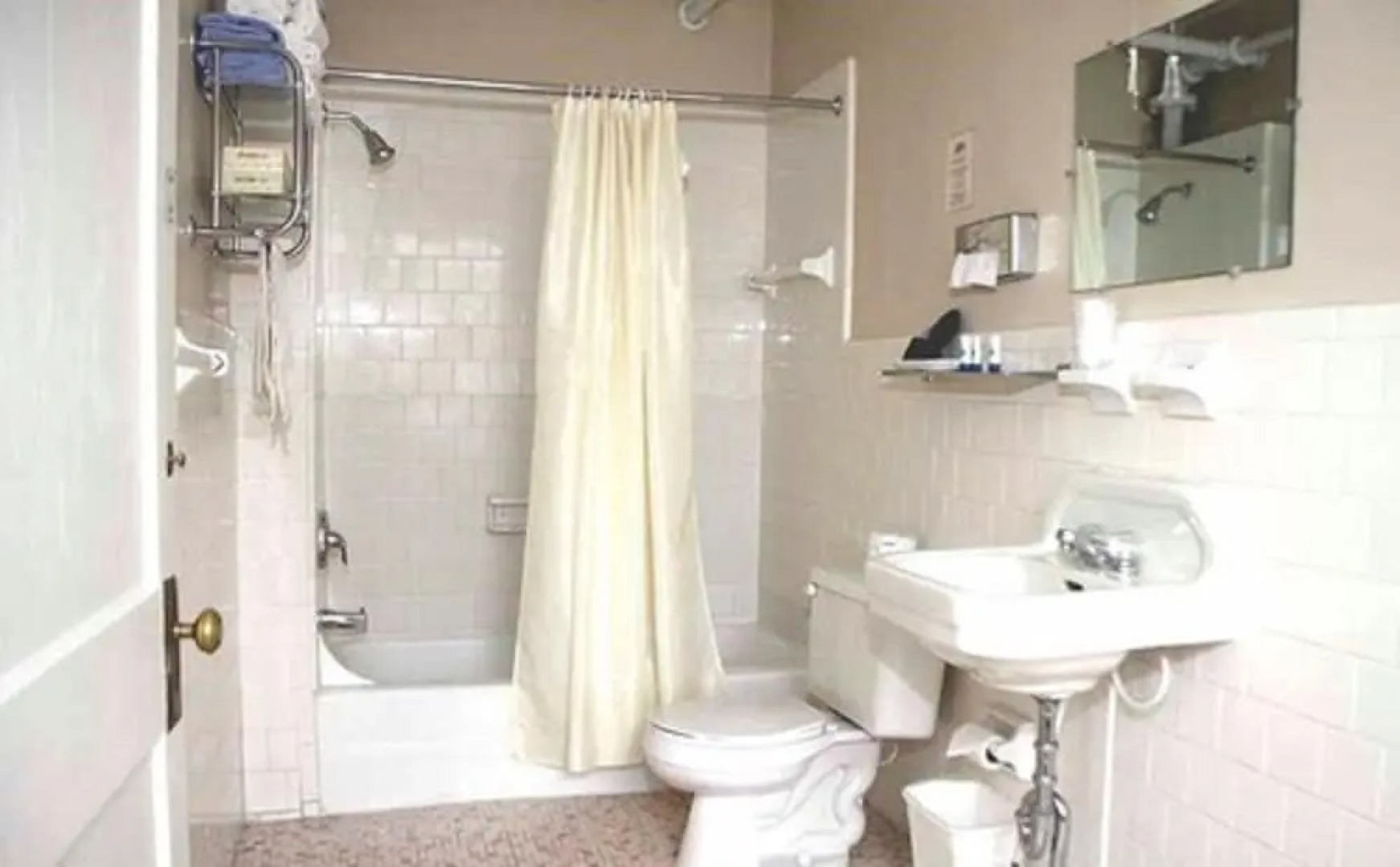 HI White River Junction The Hotel Coolidge Hostel