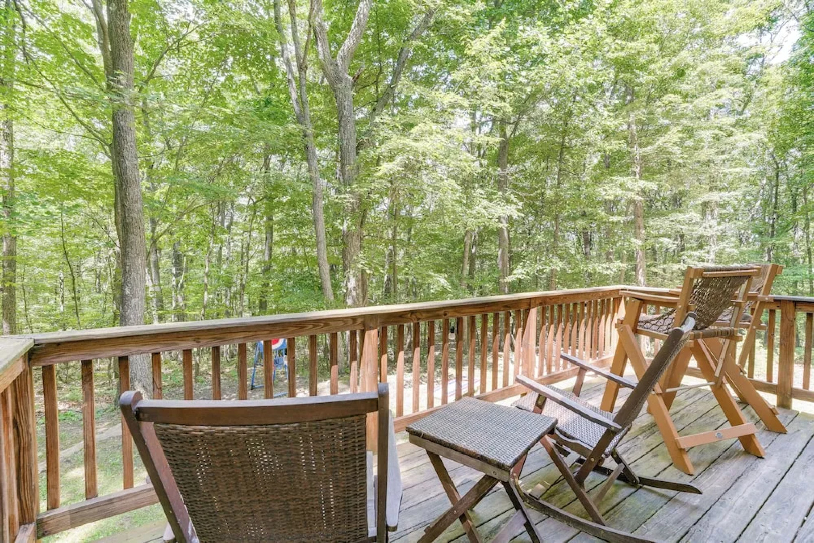 Cabin w/ Deck & Screened-in Porch in New Market!