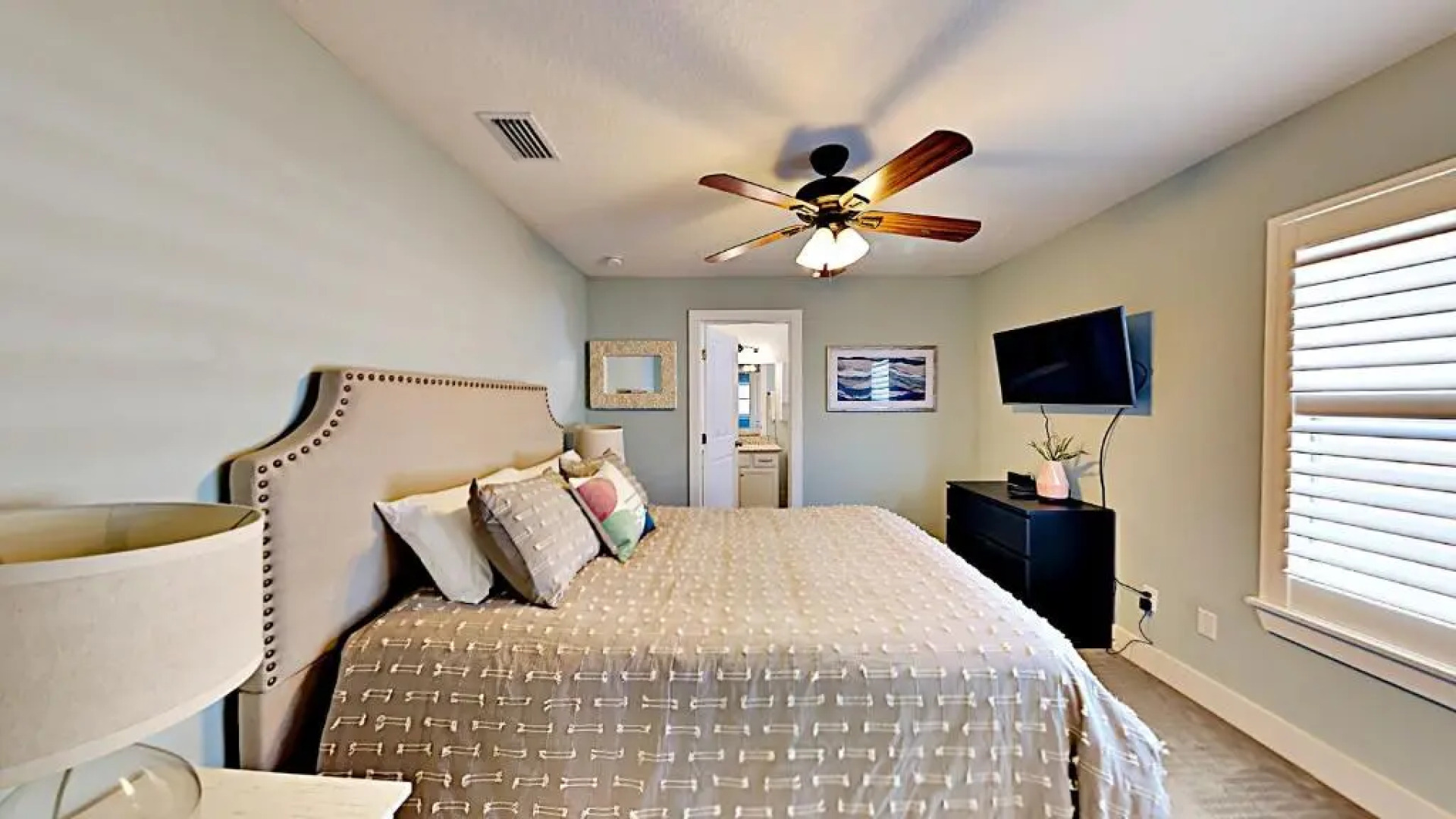 Blue Breeze, 4 Bedrooms, 3 Bathrooms, Sleeps 10, walk to Beach