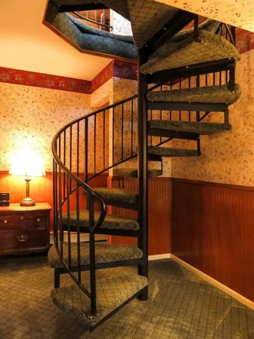 A Cabin on the Cliff