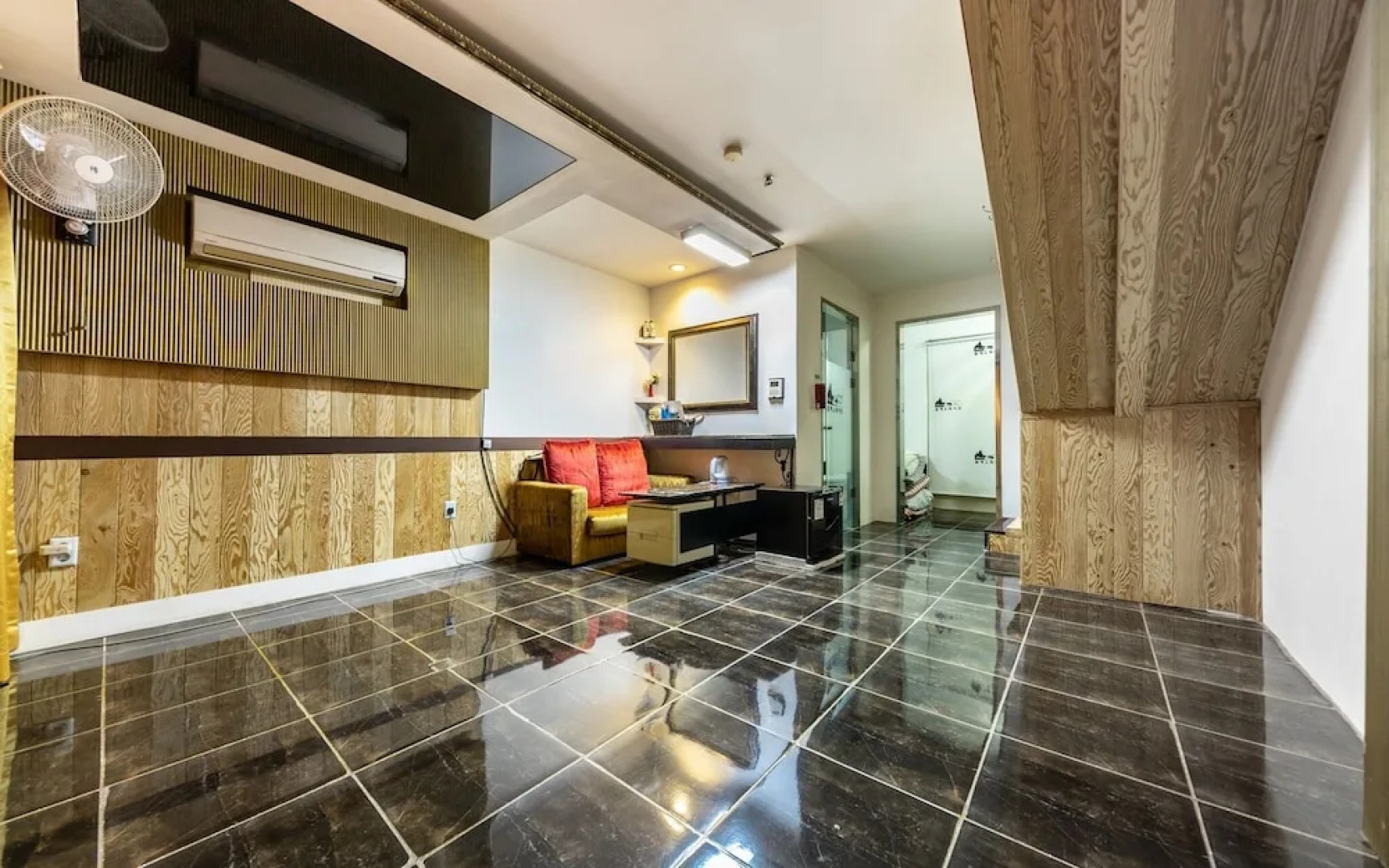 Eumseong Black and White