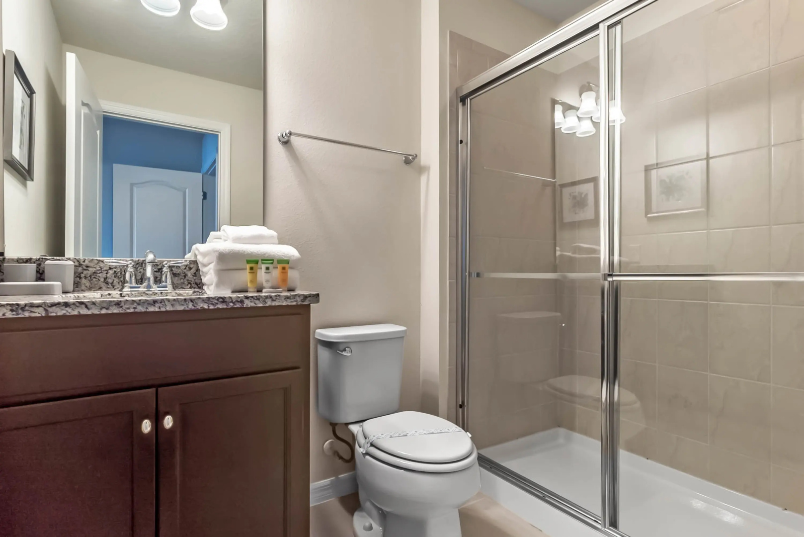 5 Bedrooms / 4.5 Bathrooms / Windsor at Westside (8917 SA), Kissimmee, US