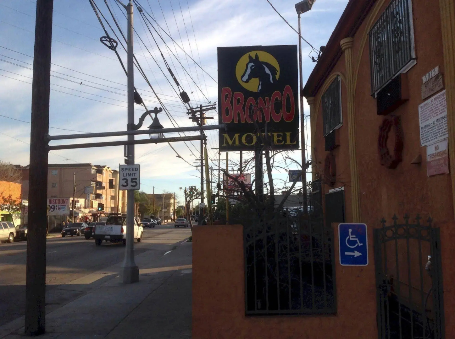 Bronco Motel South Central