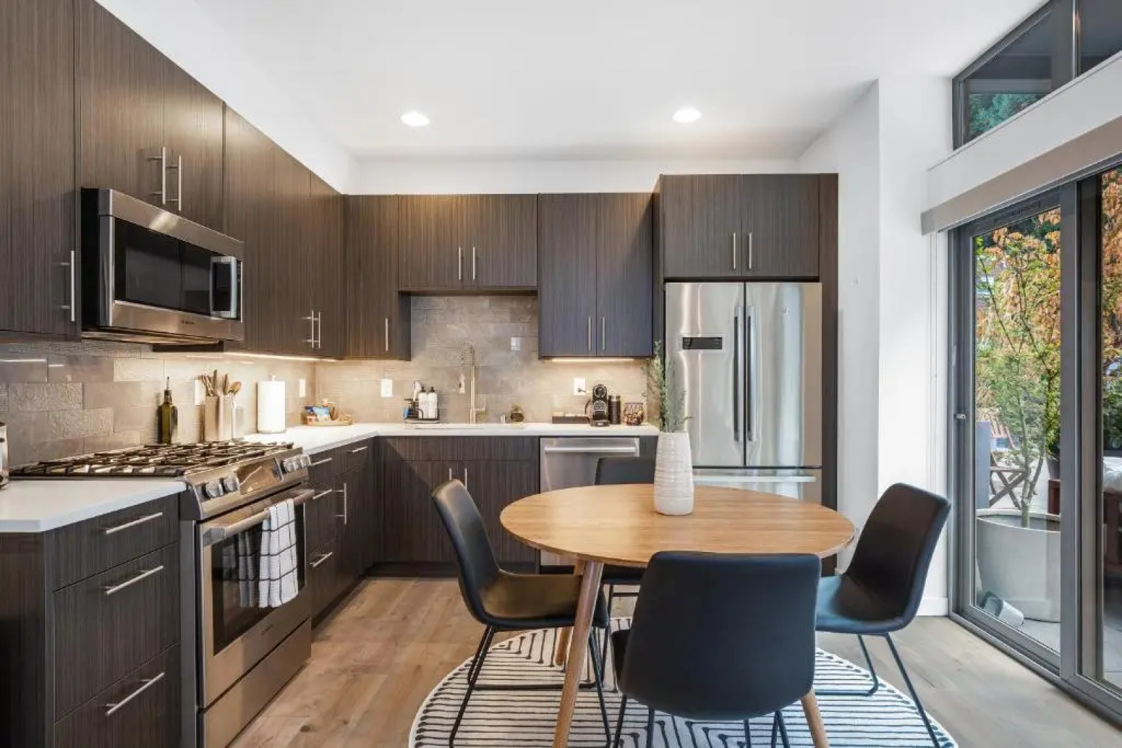 Alki Beach Escape Romantic Waterfront Getaway for 2