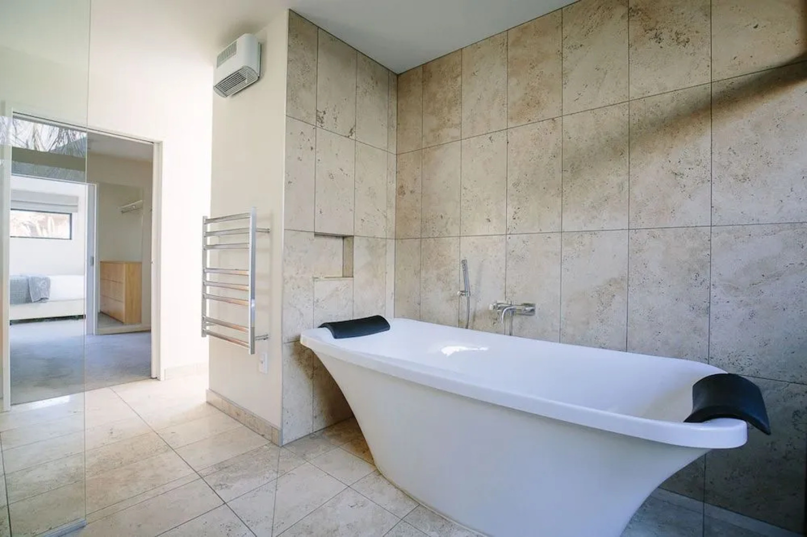 Clutha Place - Sleeps 8 - Lake Views - Balcony