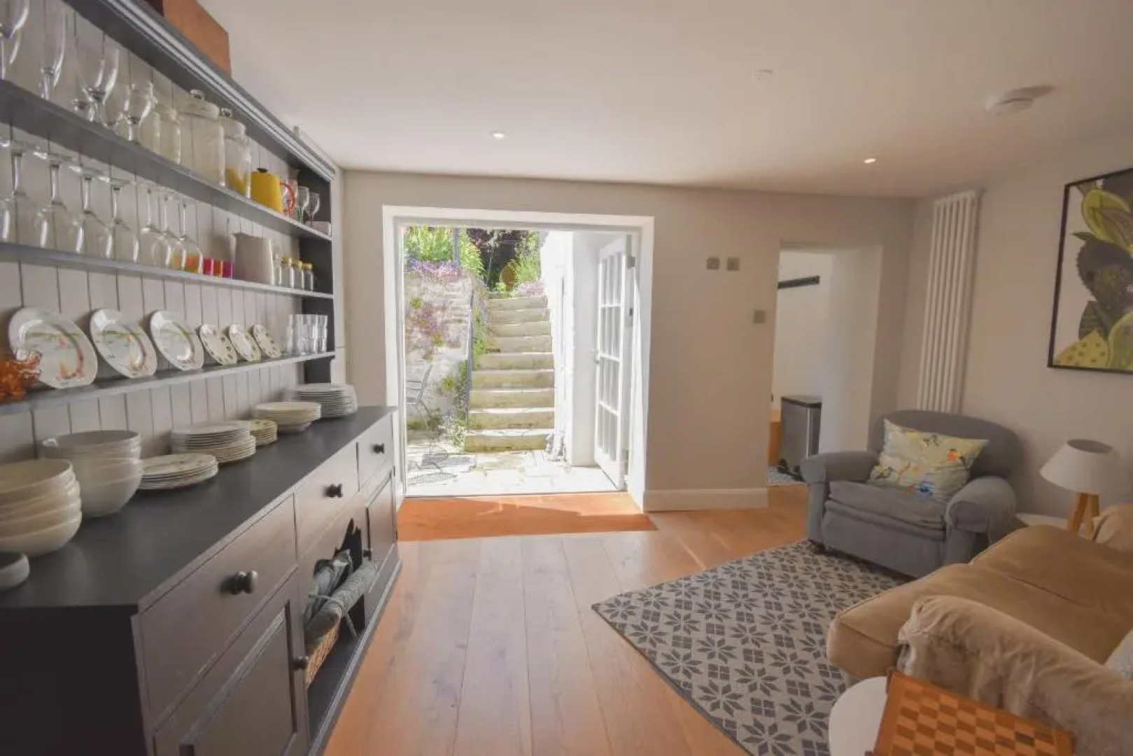 Arden Villa Sleeps 8 Moments From the Golden Sandy Beach of Ryde