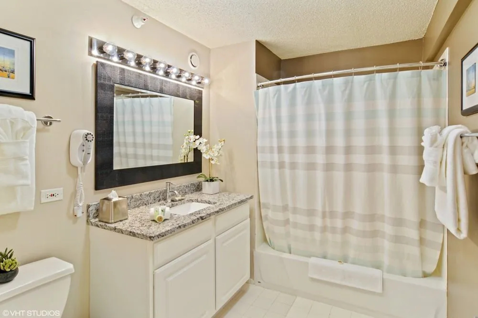 Chicago Grand Plaza Suites