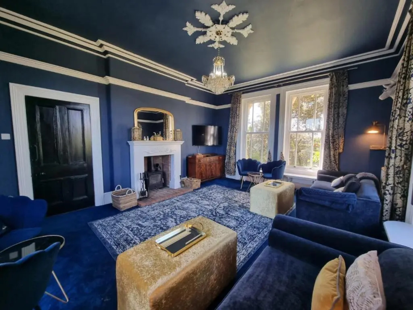 Exquisite 9 bed Villa hot tub, gym, cinema & more