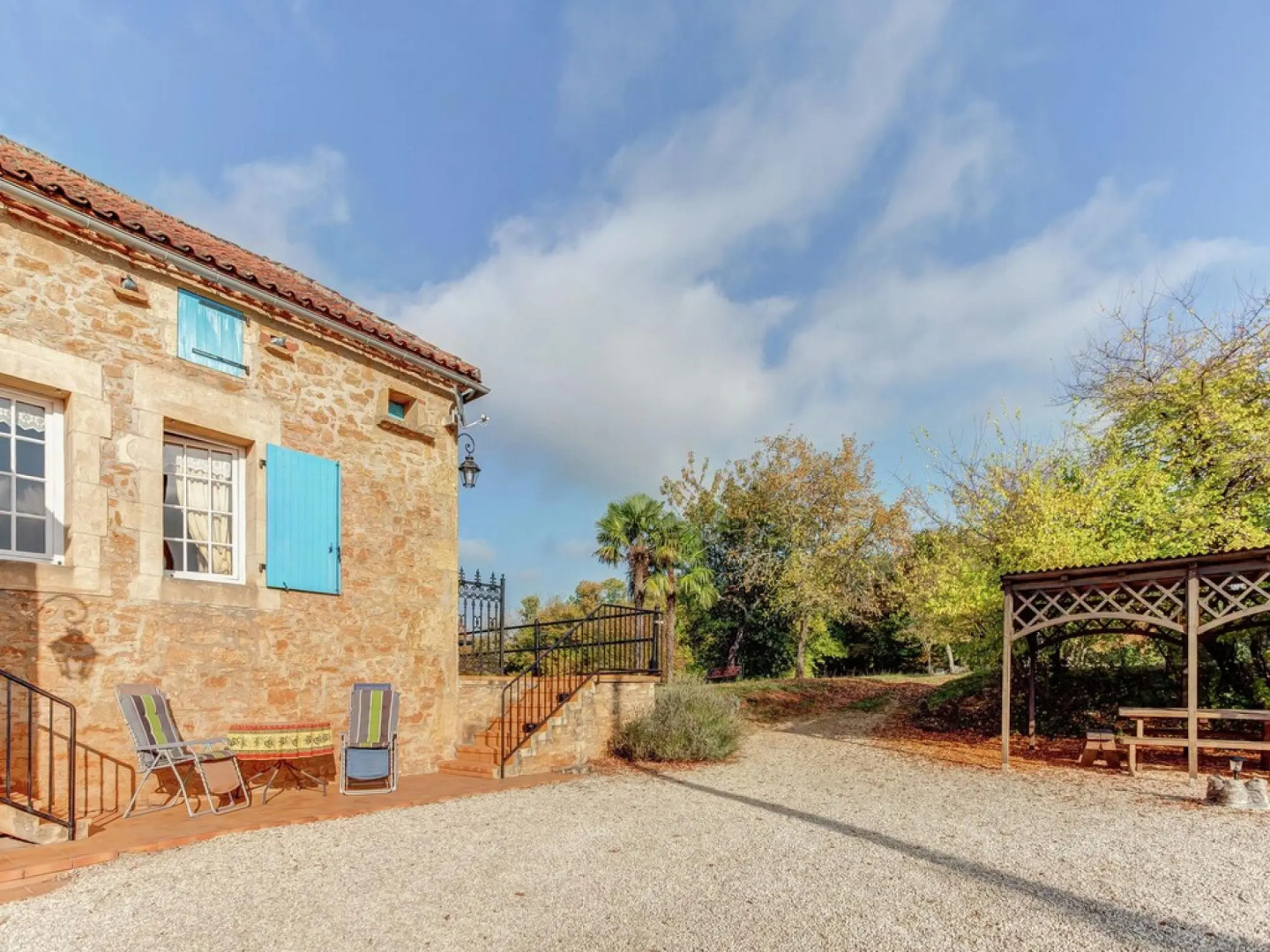 Authentic Holiday Home in Puy-l'evêque With Swimming Pool