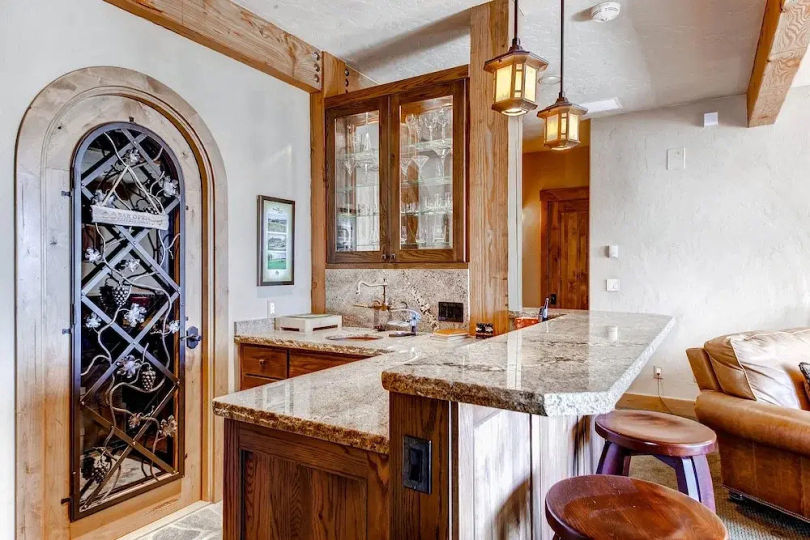 Three Peaks Mountain Lodge 5 Bedroom Home by RedAwning