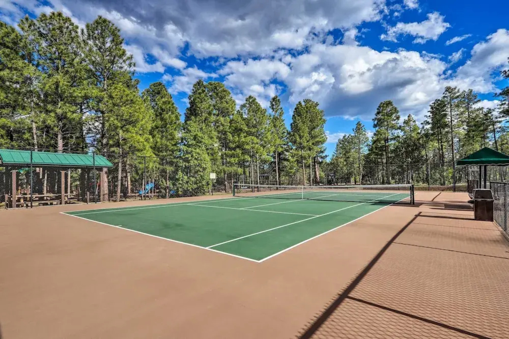 Show Low 'a-to-z Cabin' With Deck & Gas Grill!