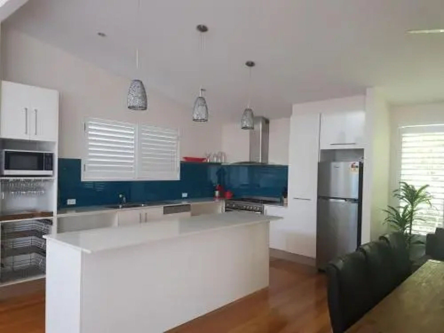 10 Double Island Drive Modern Family Home Centrally Located Swimming Pool & Outdoor Area