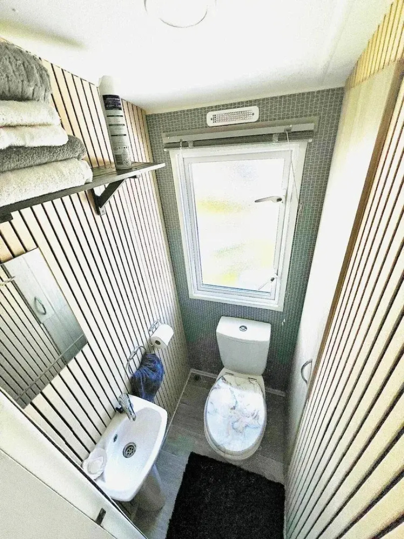 Cozy Newquay Lodge With Private Hot Tub,