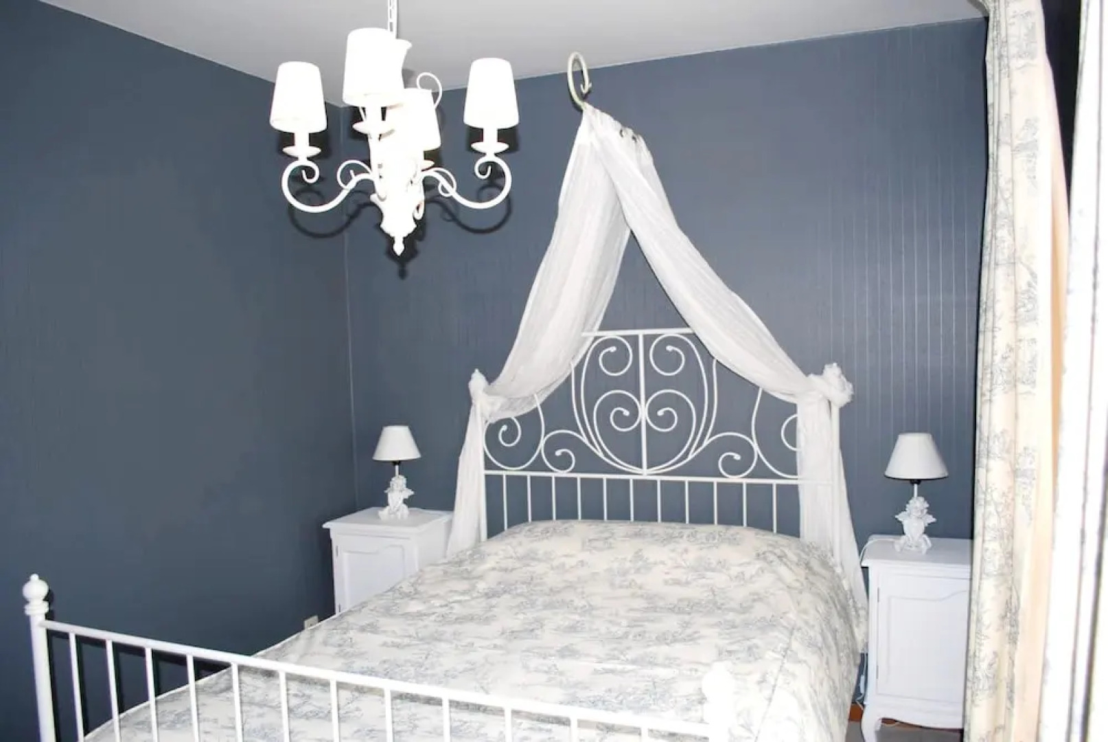 House With 5 Bedrooms in Bertrix, With Enclosed Garden and Wifi