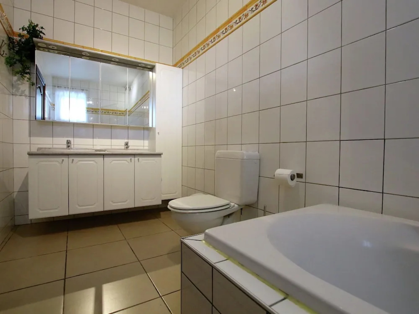 House With 4 Bedrooms in Bertrix, With Enclosed Garden and Wifi