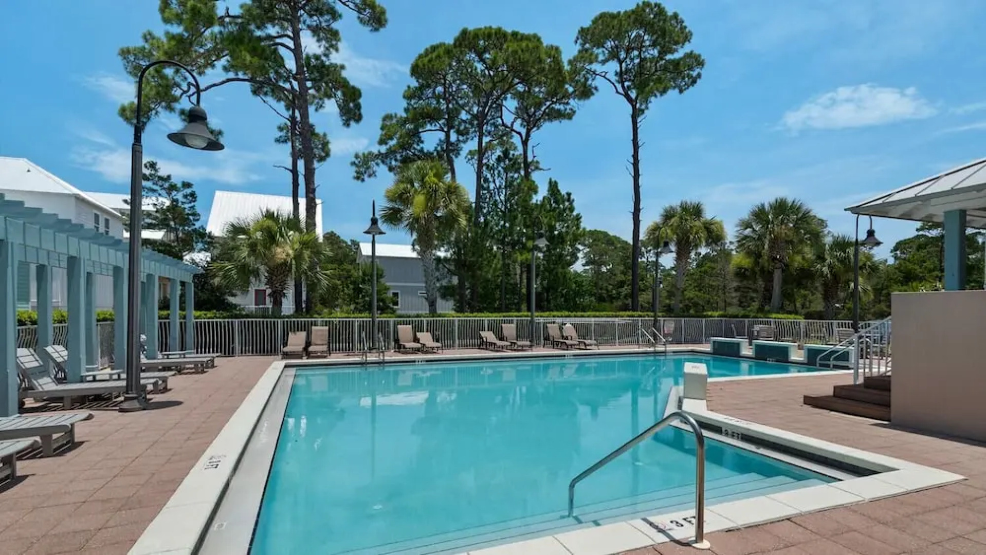 6-seater Golf Cart, Sleeps 16, Close to the Beach!