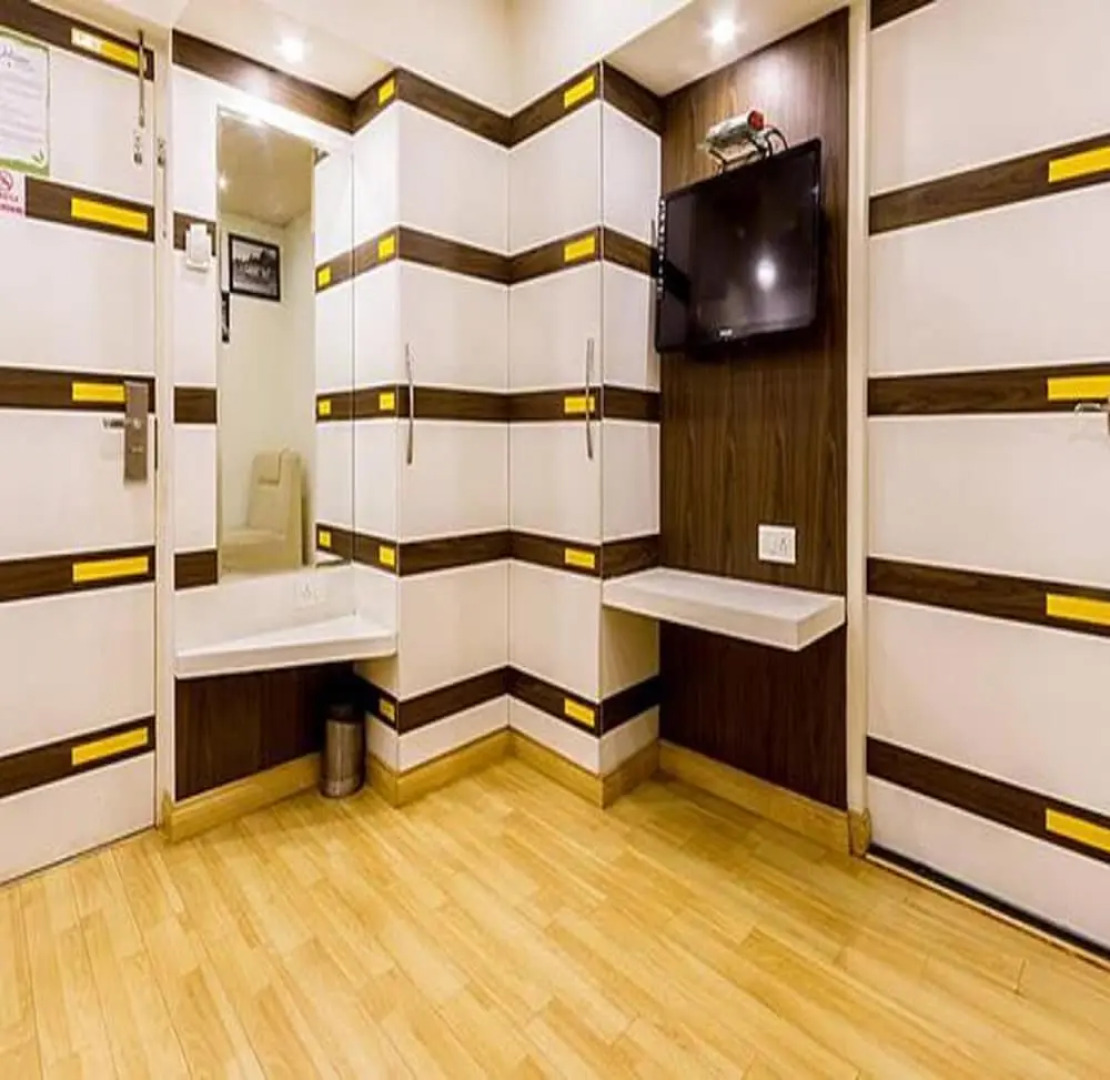 FabHotel Sholas Residency