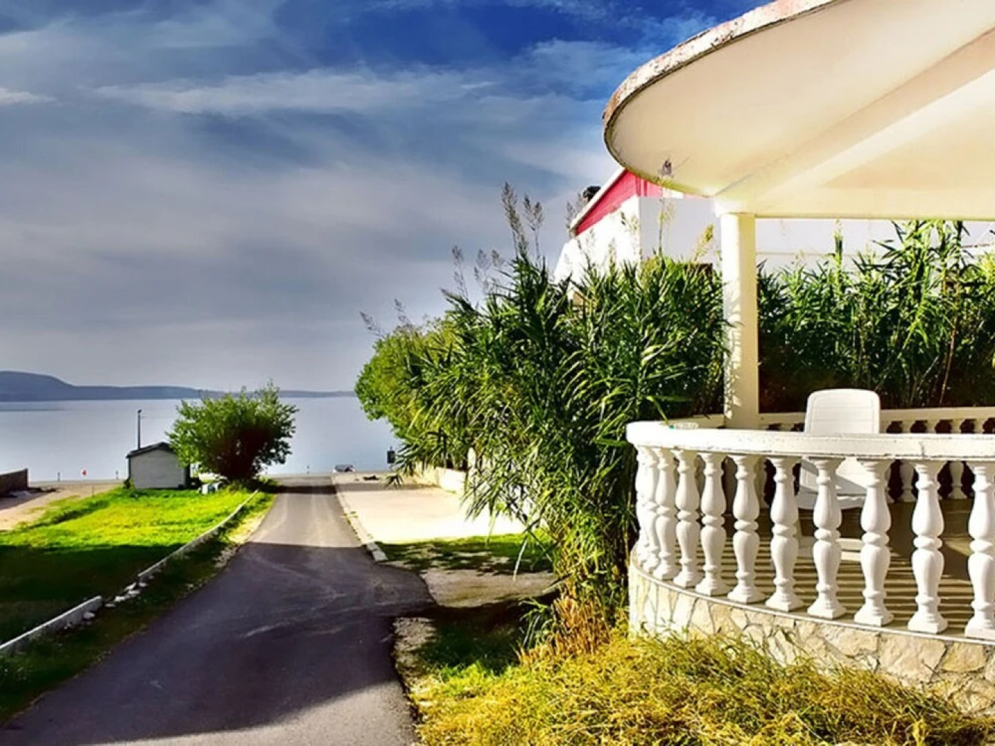 Tranquil Holiday Home in Metajna With Balcony