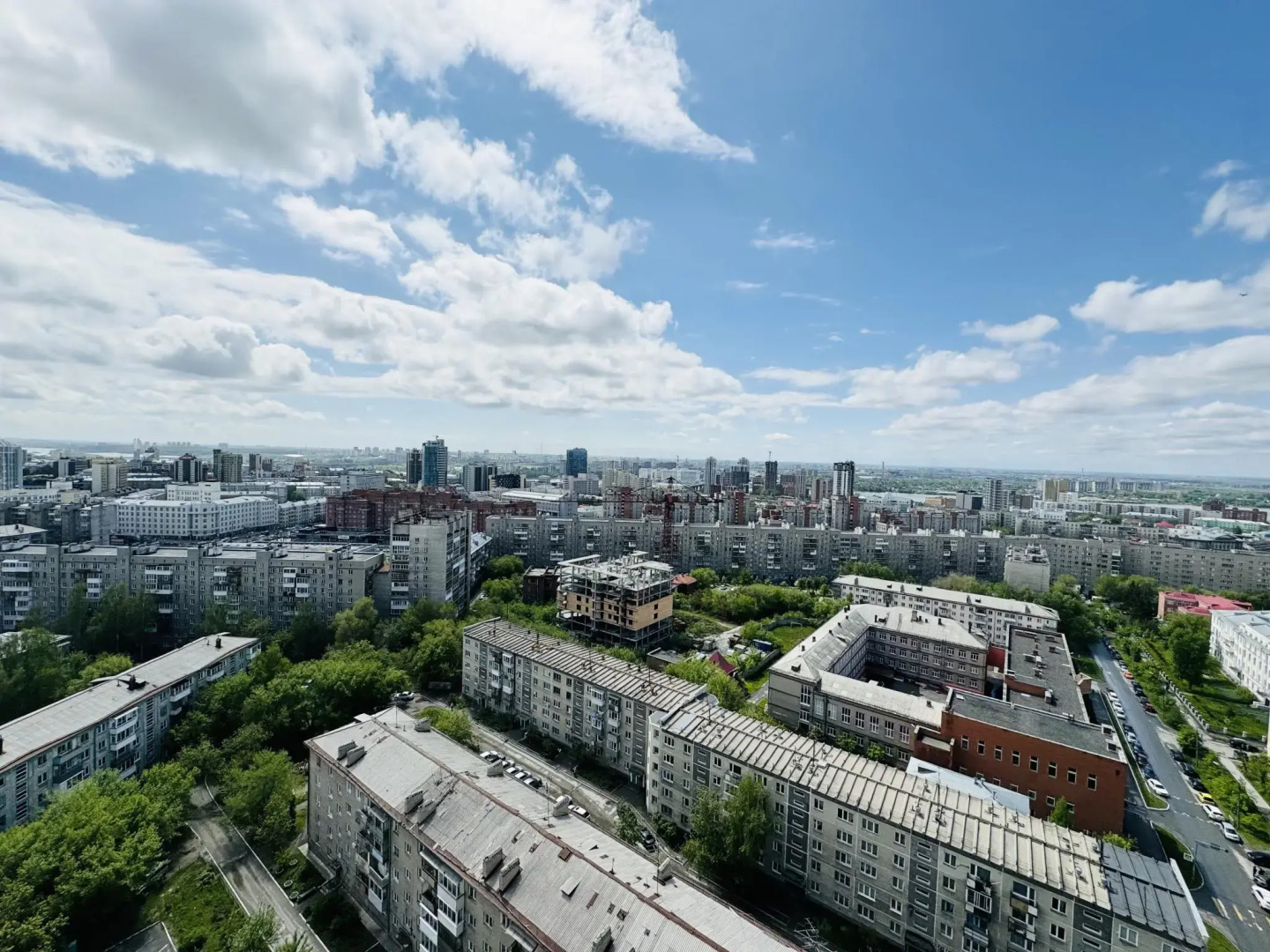 Атмосфера сна на улице Сибирская 42