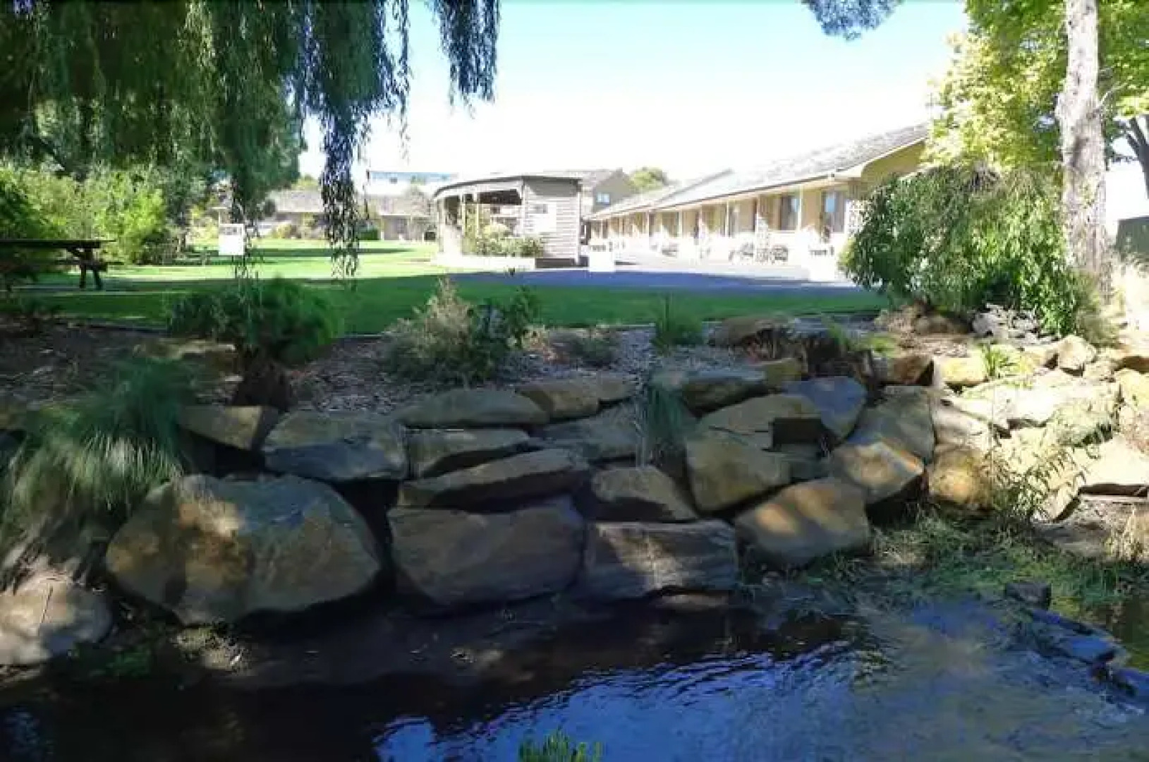 Willaway Motel Apartments