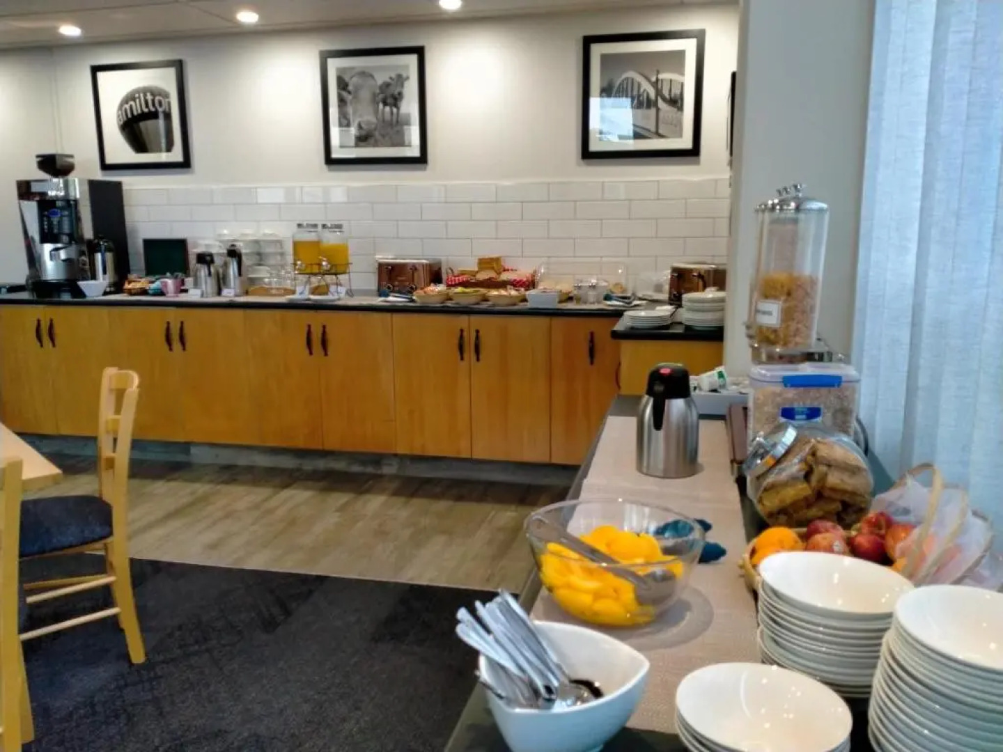 Ventura Inn & Suites Hamilton