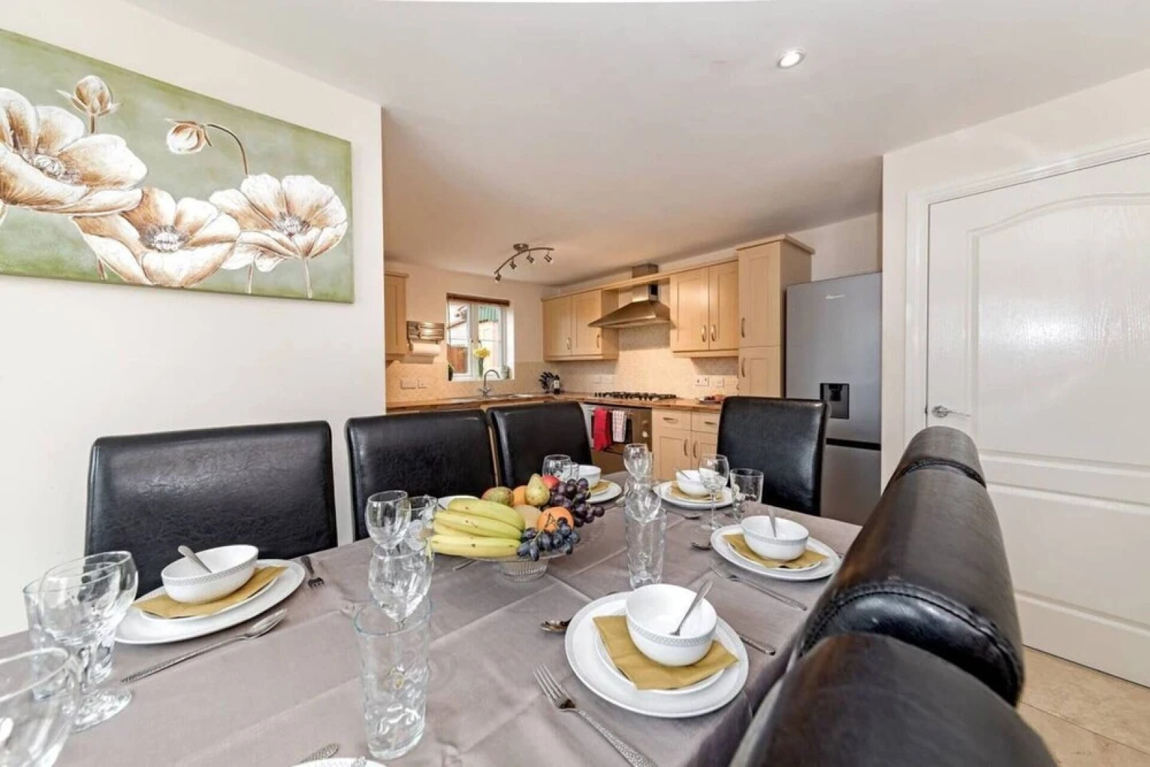 Large 5BR Home in Bedford Ideal for big Groups