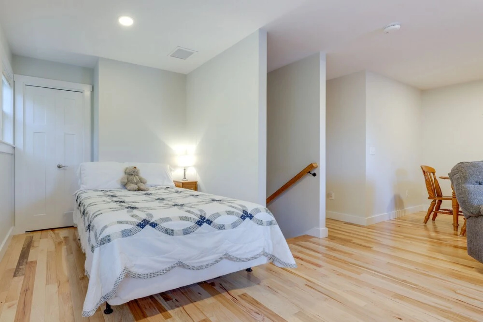 Sun-dappled Retreat - Walk to Wickaboag Lake!