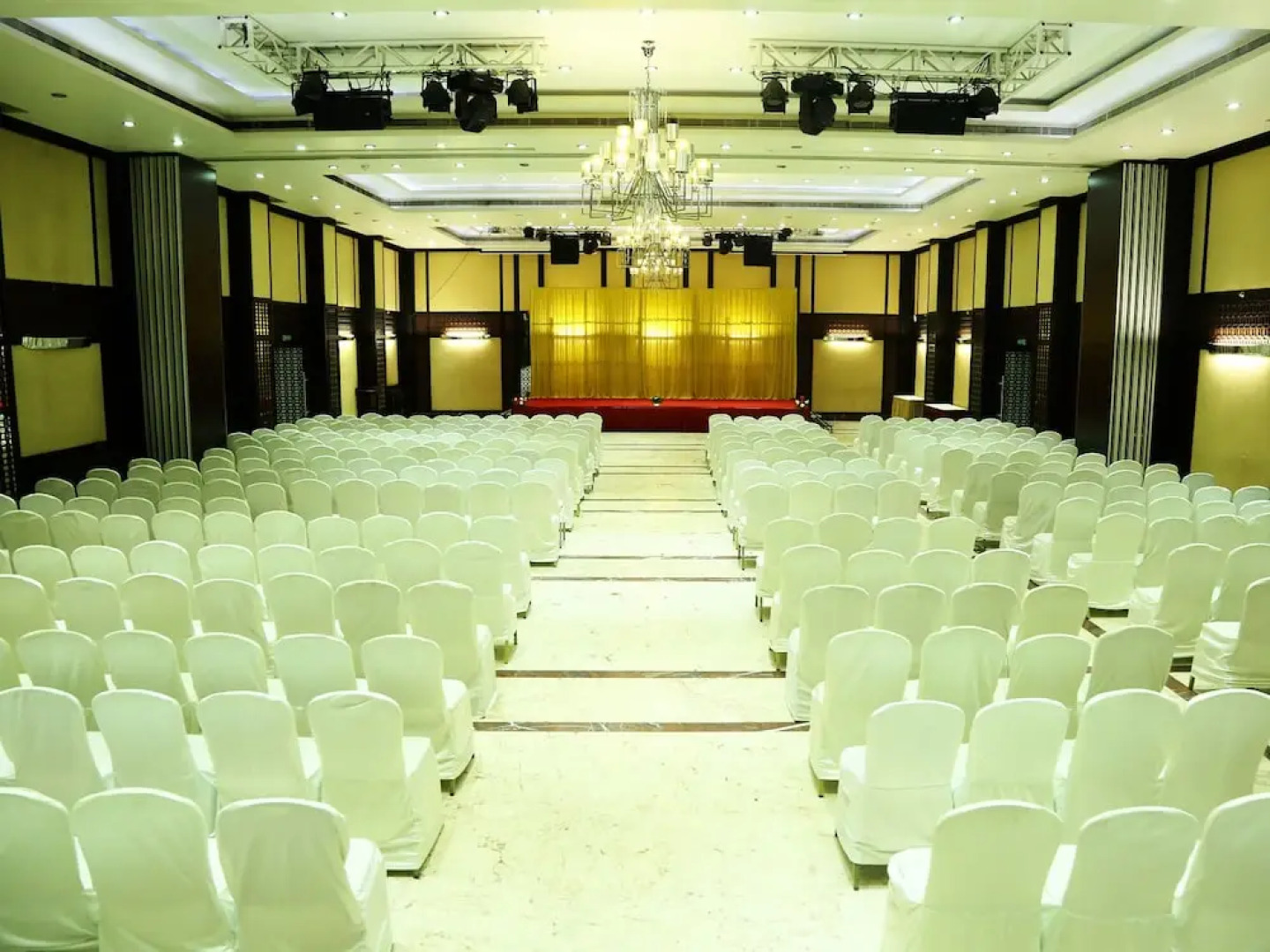 Anandha Inn Convention Centre and Suites
