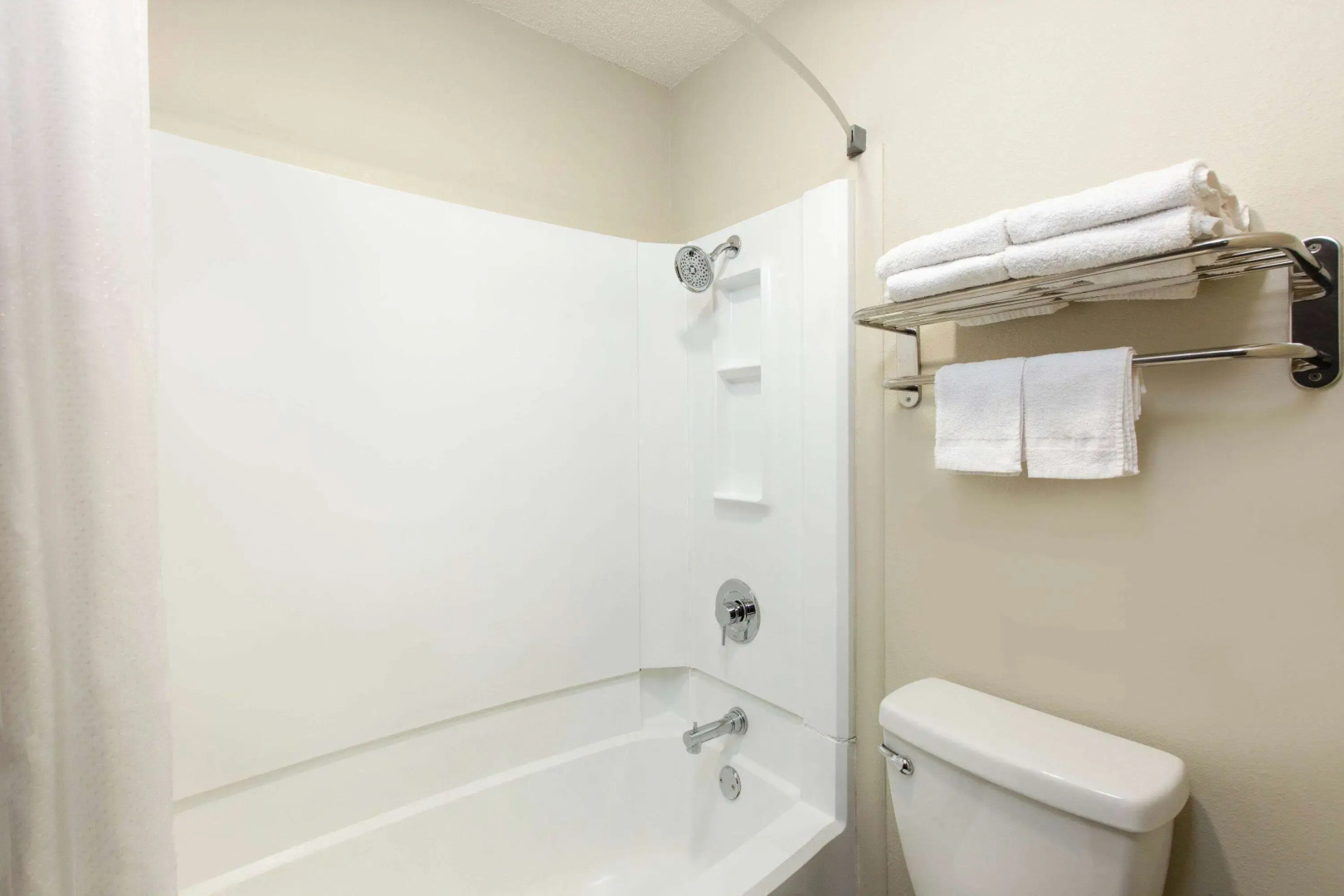 Days Inn & Suites by Wyndham Wisconsin Dells