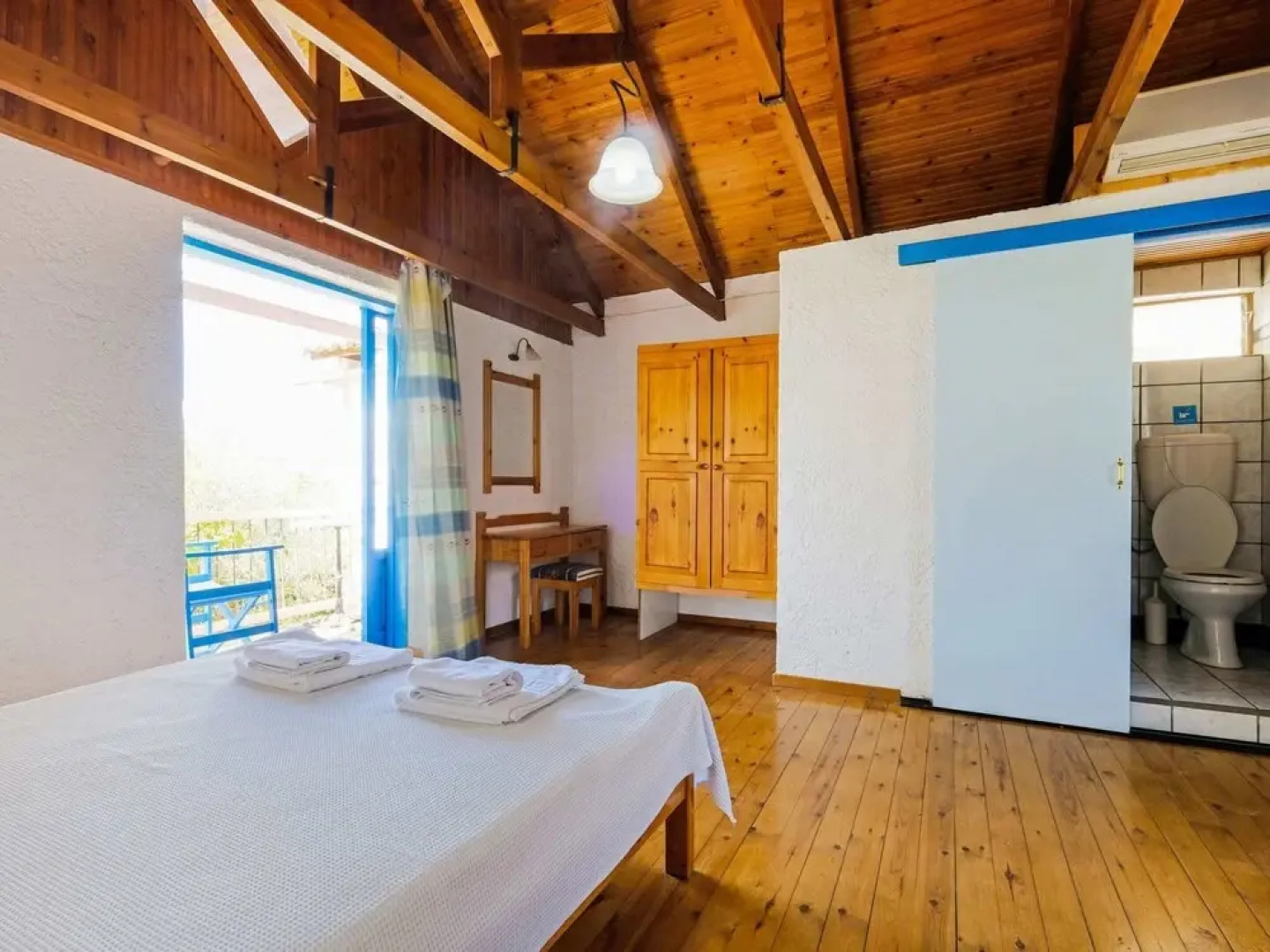 Aesthetic Holiday Home in Palaiochora near Sea Beach