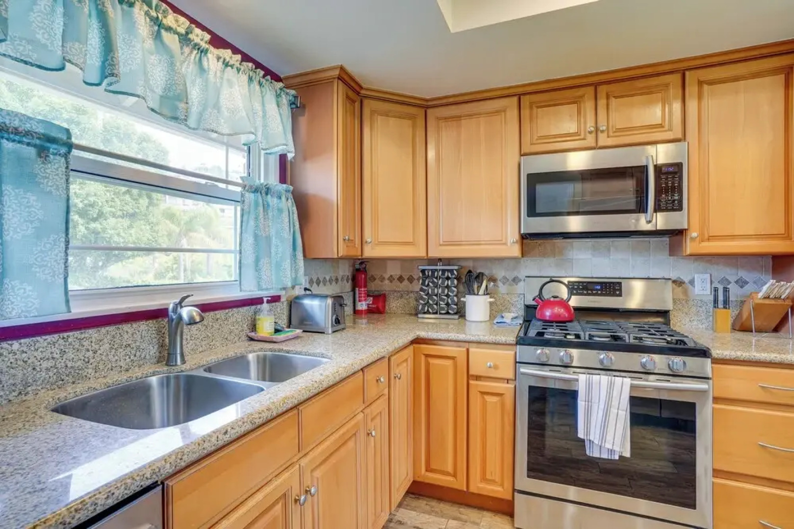 Santa Ana Home w/ Patio, 9 Mi to Disneyland!