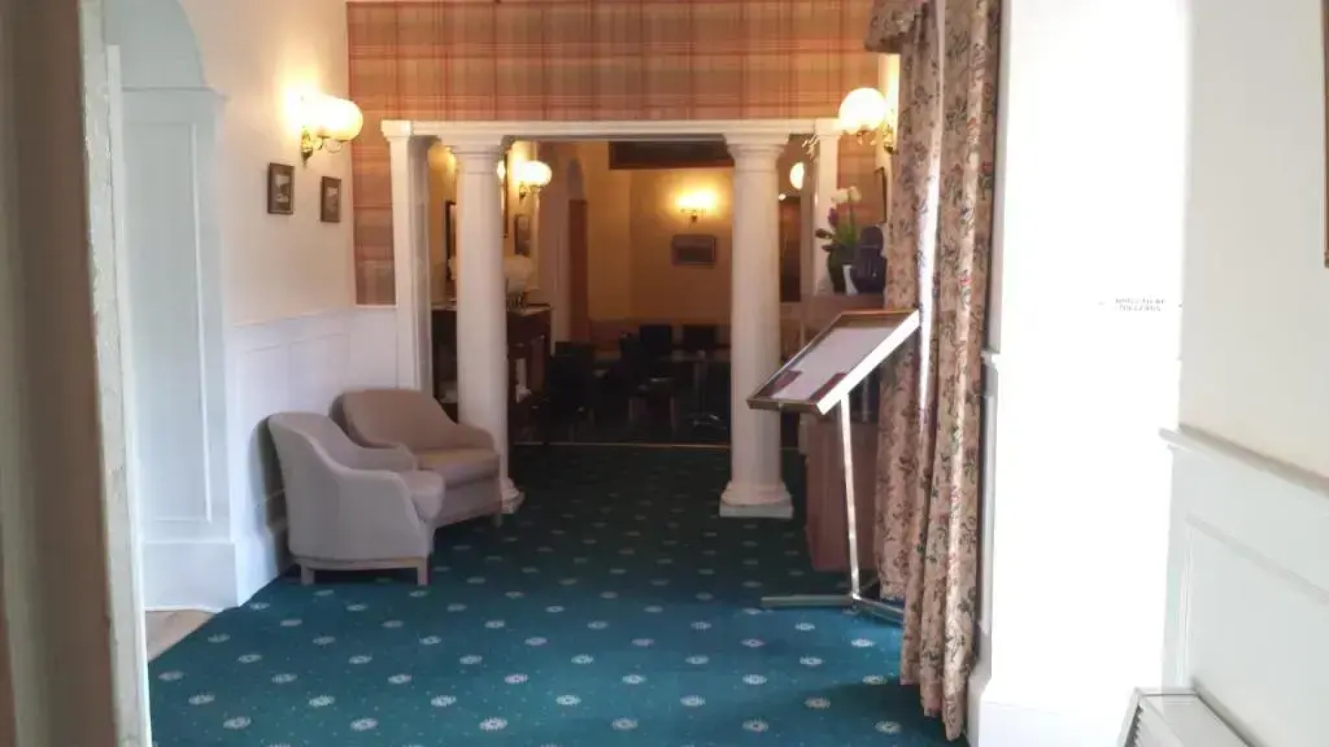 George and Abbotsford Hotel