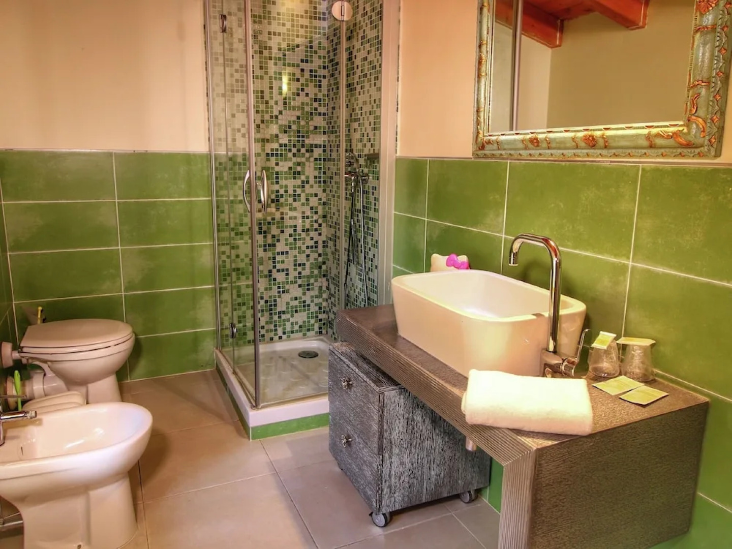 Luxurious Villa in Monte San Savino with Jacuzzi