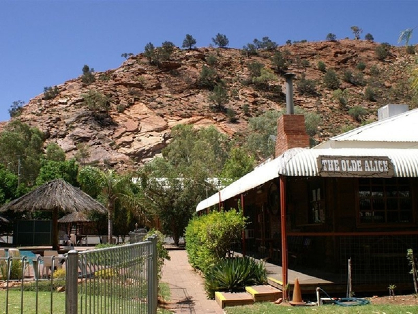 Heavitree Gap Outback Lodge