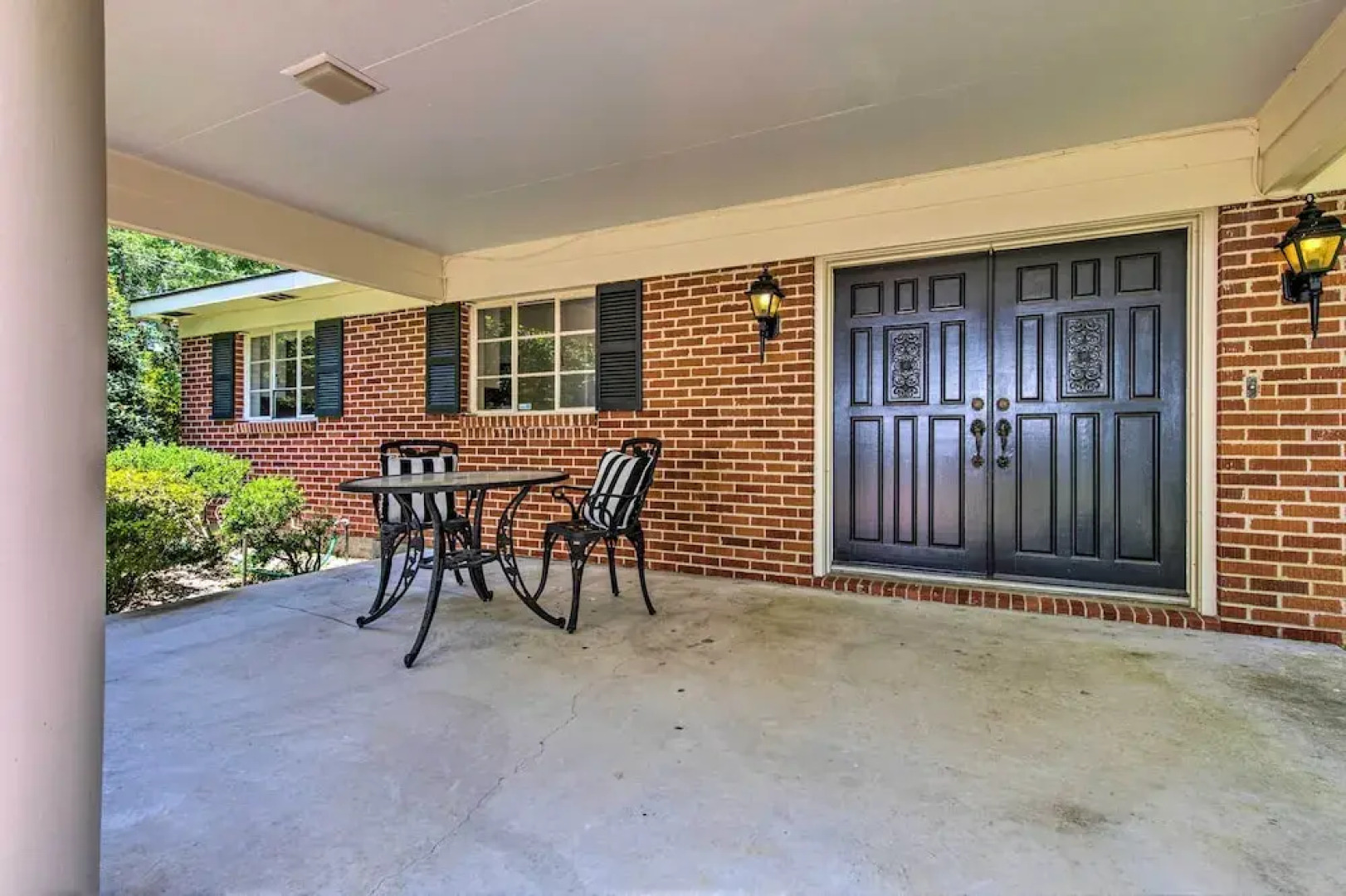 Ocean Springs Home - Walk to Beach & Downtown!
