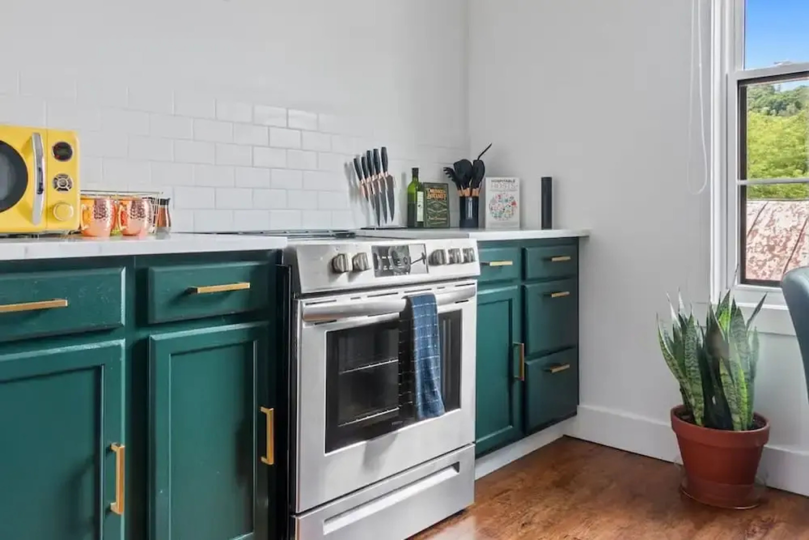 Prime Location Top Rated Clean Parking Free