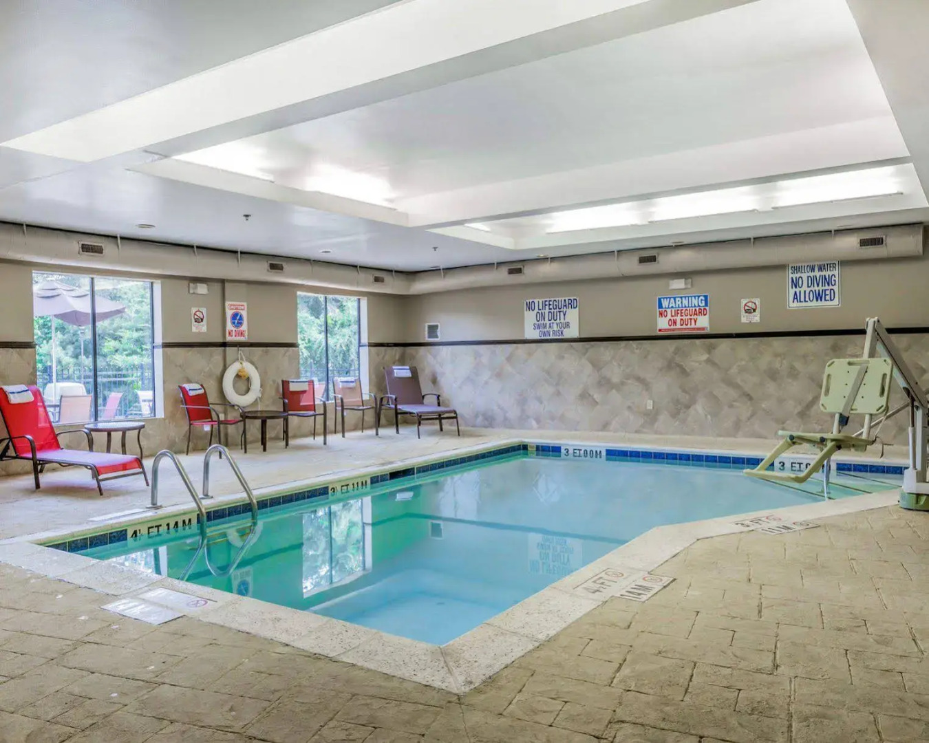 Comfort Suites Clinton near Presbyterian College